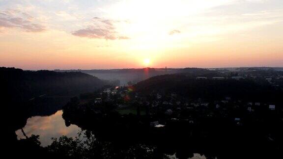 伏尔塔瓦河的日出曲流捷克共和国