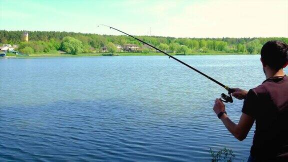 渔夫在湖上钓鱼有选择性的重点