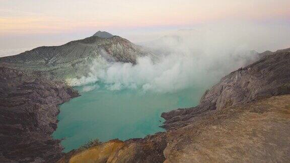 印尼伊真火山火山口