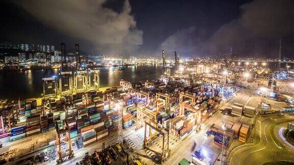 香港货柜码头由黑夜到白天的时间间隔日出时间