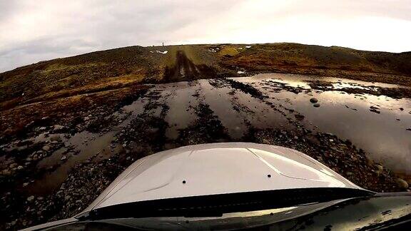 冰岛令人惊叹的风景从汽车在公路旅行