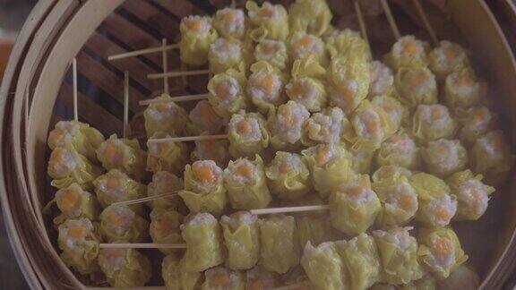 竹篮蒸馒头中国小吃