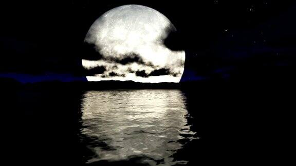 大海上美丽的大月亮的倒影