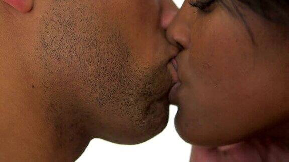 黑人情侣浪漫之吻