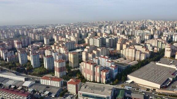 晴朗的一天无人机拍摄的繁忙的伊斯坦布尔城