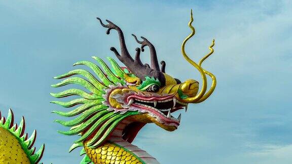 清莱中国金龙雕像
