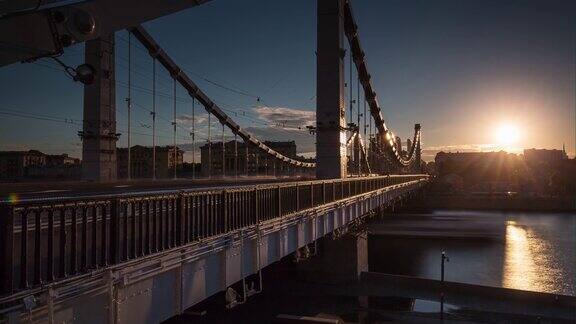 夕阳余晖莫斯科著名的克里姆斯基桥河畔全景4k时间流逝俄罗斯