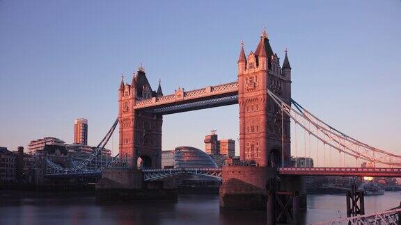 伦敦塔桥日出时光流逝