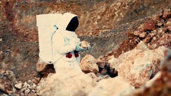 宇航员在岩石火星上