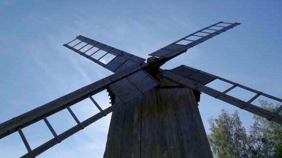 爱沙尼亚古老的木制风车的外观