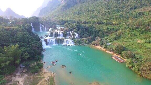 越南曹邦省的班戈奥瀑布高角度观