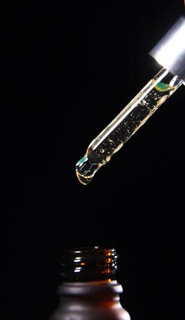 垂直拍摄:油滴从吸液管落进瓶中