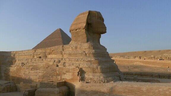 著名的古代狮身人面像和胡夫金字塔位于埃及开罗吉萨