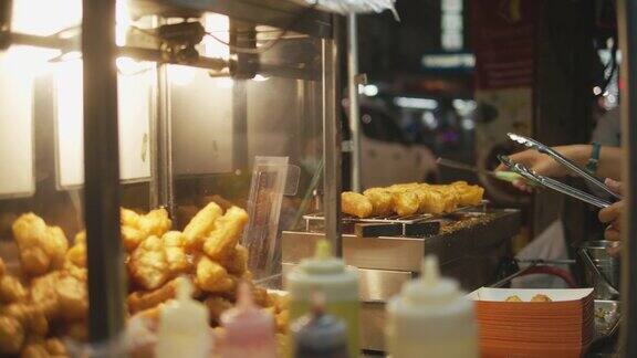 曼谷街头的食品市场
