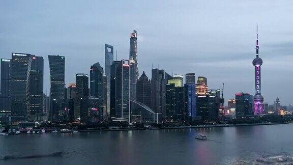 ZO高视角上海市区白天到晚上的过渡上海中国