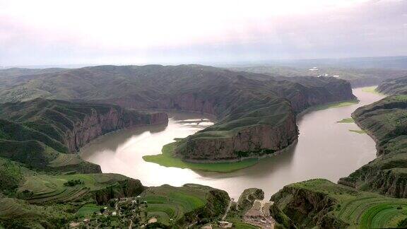中国呼和浩特市黄河大峡谷的航拍照片