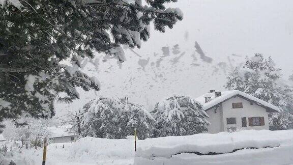 从家的路上犁雪