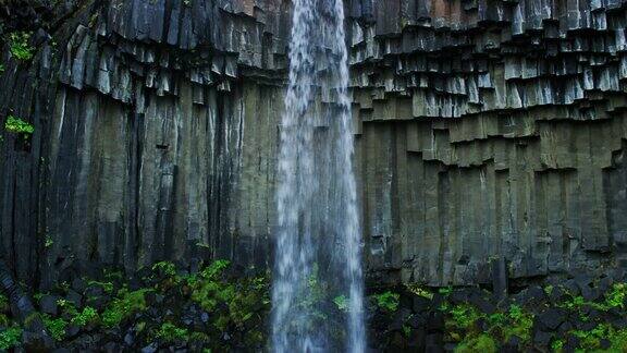 冰岛的斯瓦提福斯瀑布