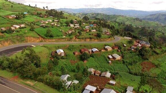 乌干达村庄道路和房屋的鸟瞰图