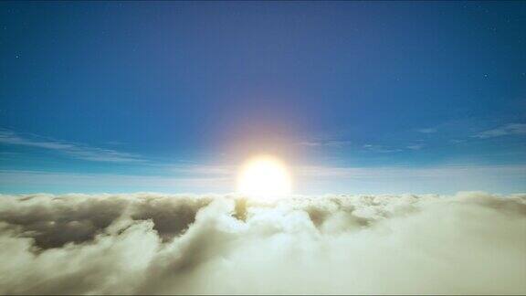 蓝蓝的天空上的太阳在移动的云上
