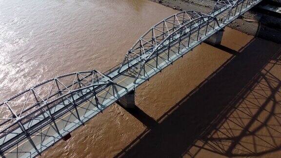 鸟瞰美丽的兰州河桥