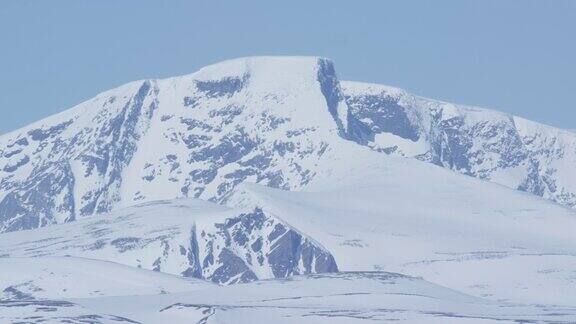 冰雪覆盖的挪威美丽的山景
