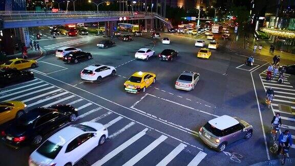 台北傍晚的通勤者典型的场景