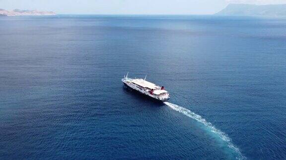 从希腊群岛出发的客船