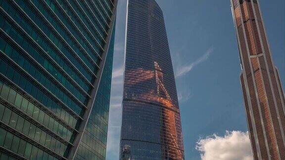 阳光明媚的莫斯科城区高楼大厦延时摄影