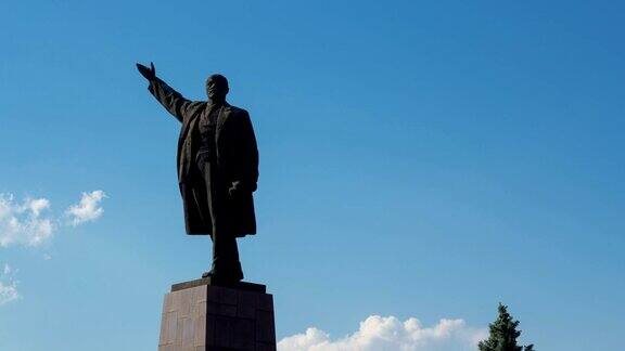 列宁纪念碑蓝天背景夏季季节