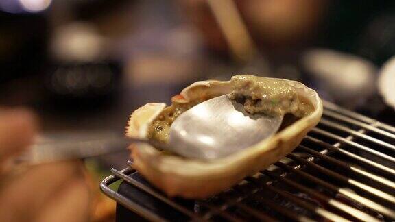 日本料理烤蟹蛋特写