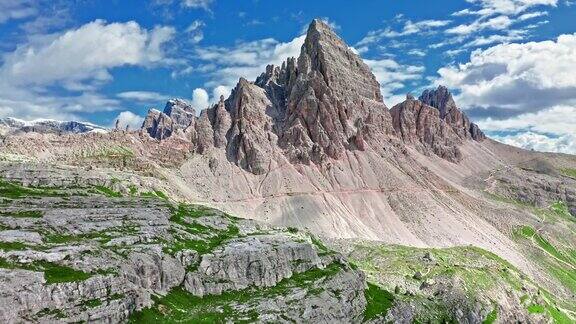 意大利Dolomites的MontePaterno的鸟瞰图