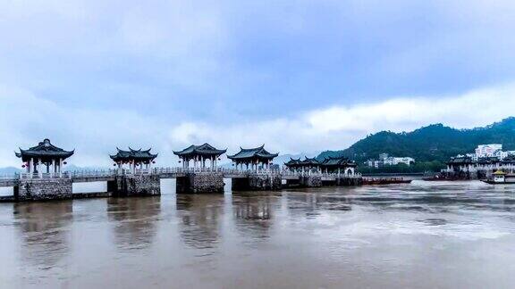 中国广东省潮州市广济桥以交通便利而闻名