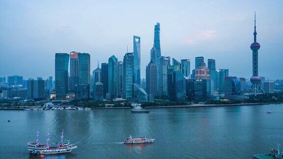 时间流逝上海从白天到夜晚的过渡