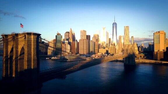 日出时的布鲁克林大桥和纽约