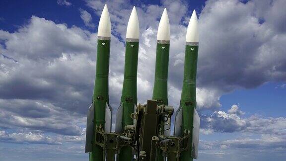 现代俄罗斯防空导弹对抗移动的云层
