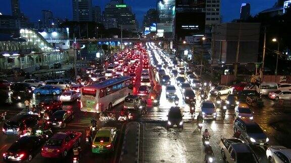 亚洲晚上的交通状况