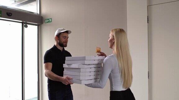 送披萨到办公室