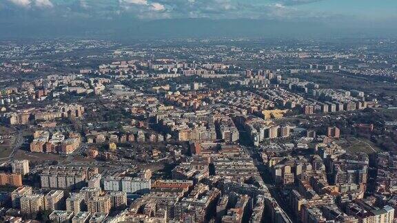 意大利罗马住宅区鸟瞰图向上倾斜全景拍摄