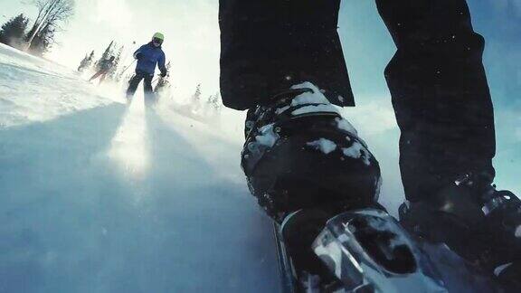雪山滑雪脚部特写