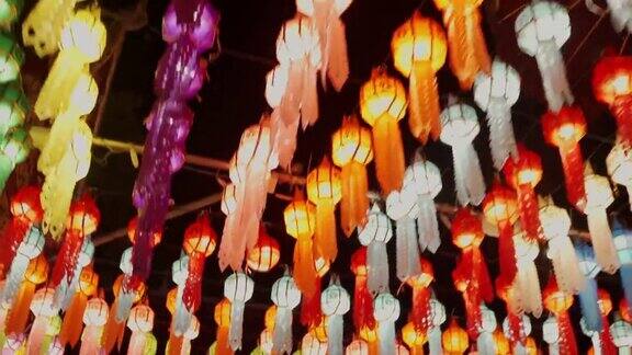 泰国兰汶的法拉塔哈里发猜寺的彩灯宜鹏(宜鹏)兰纳节举行的“水灯节”