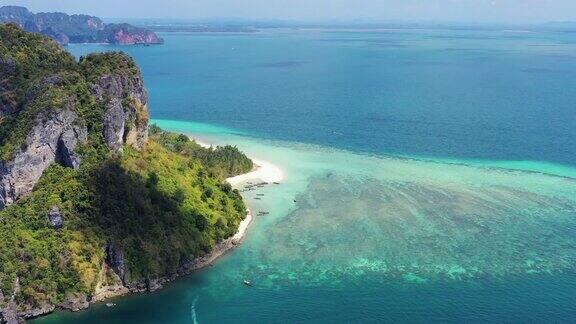 泰国甲米海中的岛屿