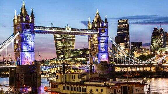 夜晚的伦敦塔桥