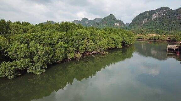飞越泰国甲米的河流和村庄