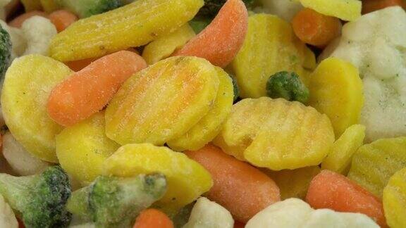 新鲜冷冻蔬菜素食者和纯素食者的健康食品或减肥食品冷冻花椰菜西兰花和小胡萝卜