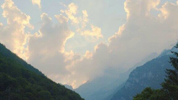 云经过山的时间弗拉斯科韦尔扎斯卡瓦提契诺州