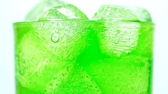 绿色软饮玻璃