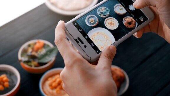 女性用智能手机拍摄印度食物特写镜头4k