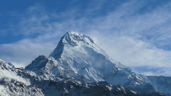 雄伟的安纳普尔纳峰