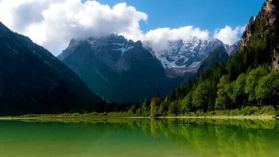 Landro湖的时间流逝Dolomites意大利